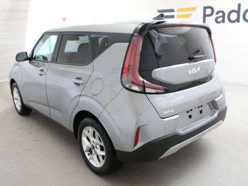 Used 2023 Kia Soul LX w/ LX Technology Package FWD image 7