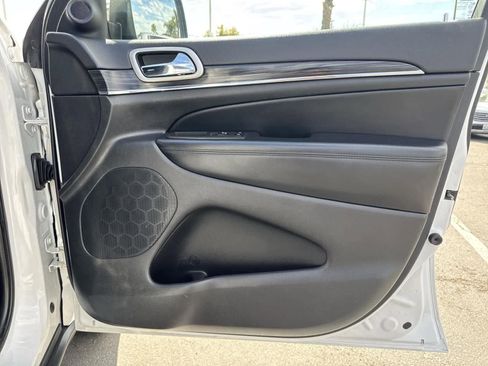 Used 2022 Jeep Grand Cherokee Limited image 38