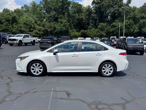 Used 2023 Toyota Corolla LE FWD image 3