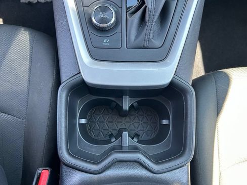 Used 2025 Toyota RAV4 XLE AWD/4WD image 19