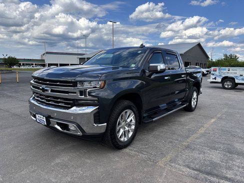 Used 2021 Chevrolet Silverado 1500 LTZ w/ LTZ Premium Package AWD/4WD image 3
