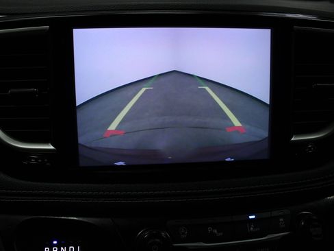 Used 2021 Chrysler Pacifica Touring-L w/ S Appearance Package image 27