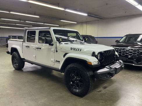 Used 2022 Jeep Gladiator Sport AWD/4WD image 1