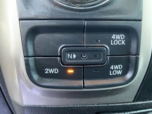 Used 2019 RAM 1500 Classic SLT image 25