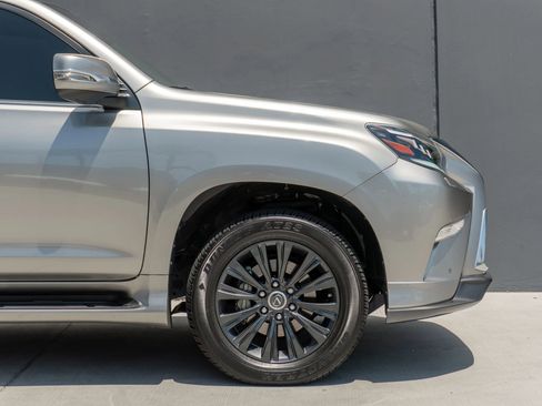 Used 2022 Lexus GX 460 Premium w/ Accessory Package AWD/4WD image 18