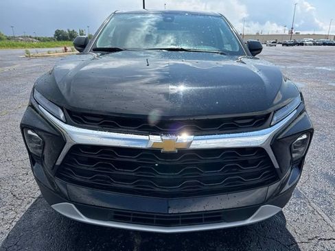 Used 2025 Chevrolet Blazer LT FWD image 2