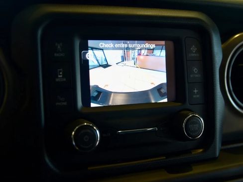 Used 2021 Jeep Gladiator Sport AWD/4WD image 18
