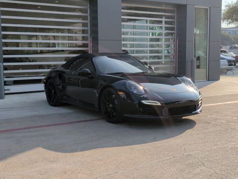 Used 2015 Porsche 911 4 Cabriolet AWD/4WD image 2