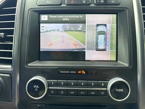 Used 2018 Ford Expedition Platinum RWD image 25