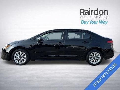 Used 2024 Toyota Corolla LE w/ LE Convenience Package FWD image 4