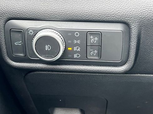 Used 2021 Ford Explorer XLT w/ Equipment Group 202A image 33