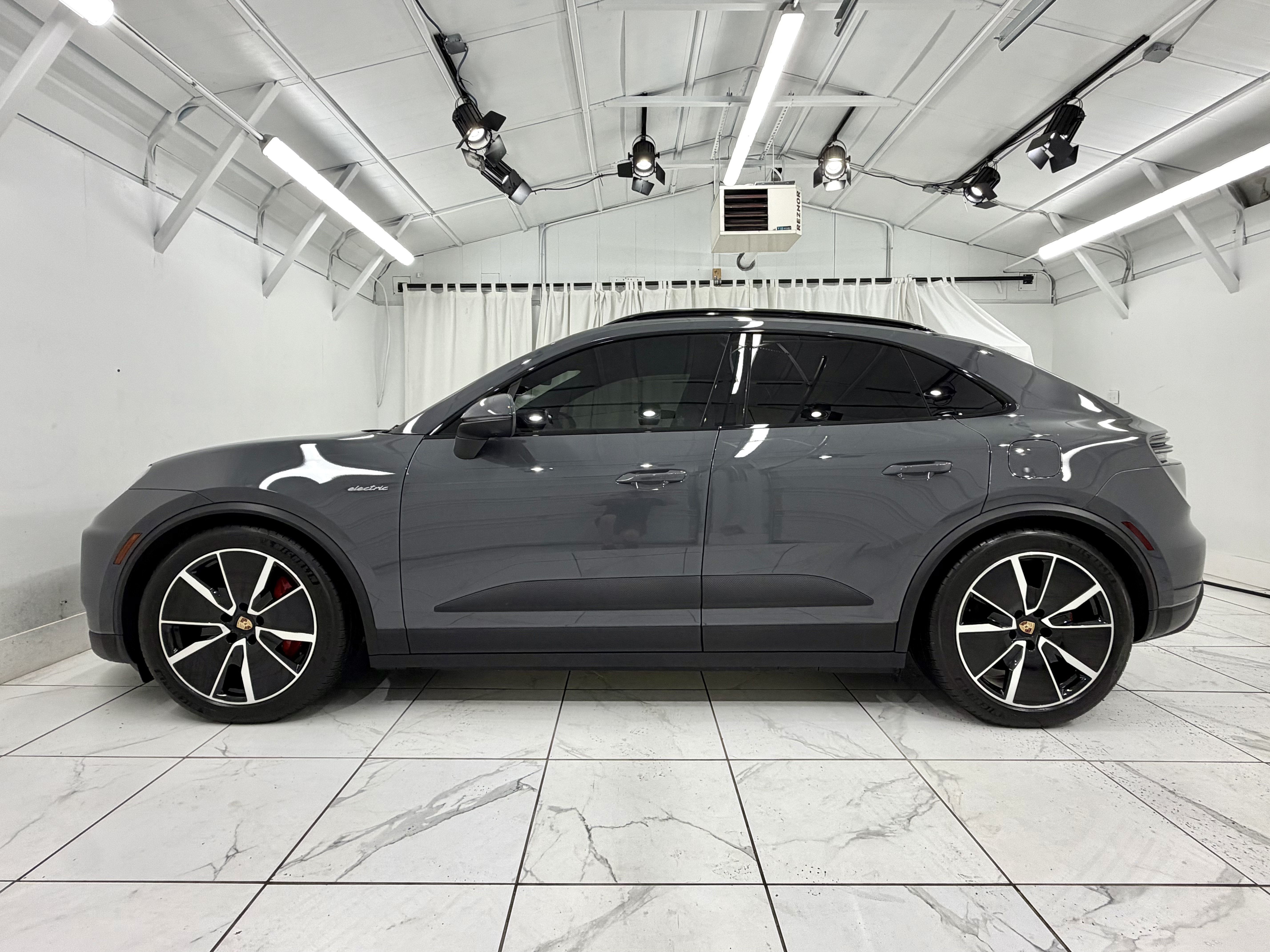 Used 2025 Porsche Macan 4S Electric AWD/4WD image 2