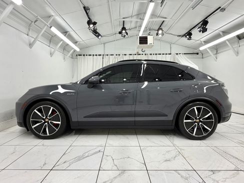 Used 2025 Porsche Macan 4S Electric AWD/4WD image 2