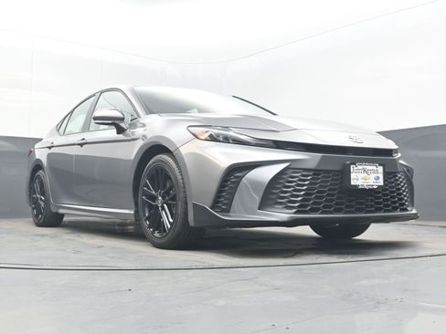 Used 2025 Toyota Camry SE FWD image 22