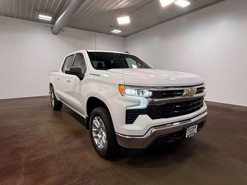 Used 2023 Chevrolet Silverado 1500 LT AWD/4WD image 28