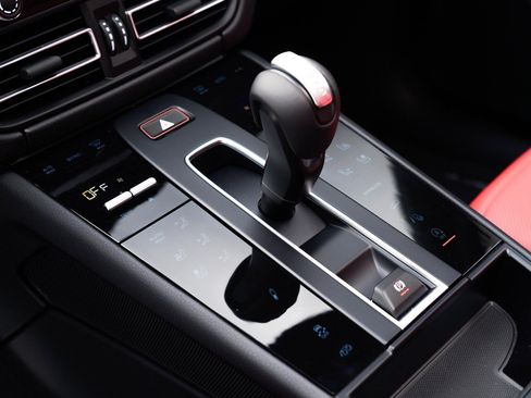 Used 2026 Porsche Macan AWD/4WD image 27