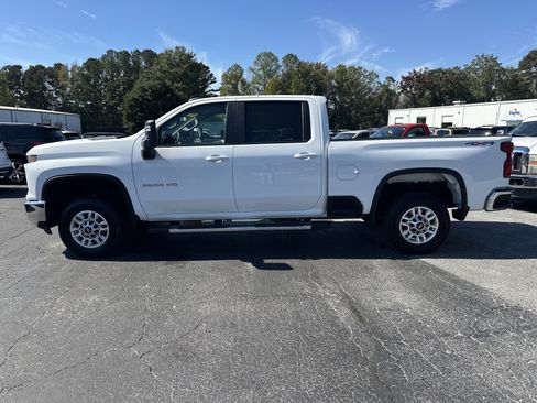 Used 2024 Chevrolet Silverado 2500 LT image 5