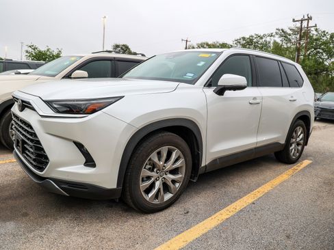 Certified 2025 Toyota Grand Highlander FWD image 3