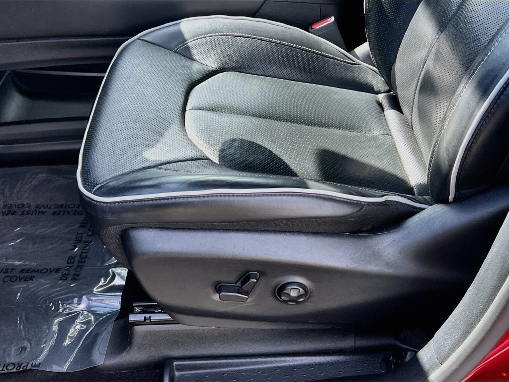 Used 2025 Chrysler Pacifica Limited FWD image 19