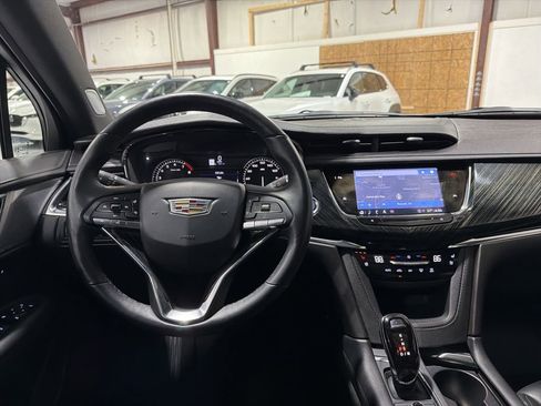 Used 2023 Cadillac XT6 Premium Luxury image 30
