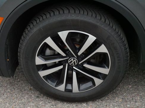 Certified 2022 Volkswagen Tiguan S image 15