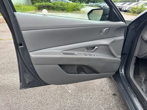 Used 2024 Hyundai Elantra SE FWD image 10