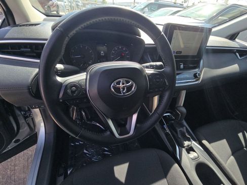 Used 2025 Toyota Corolla Cross LE FWD image 25