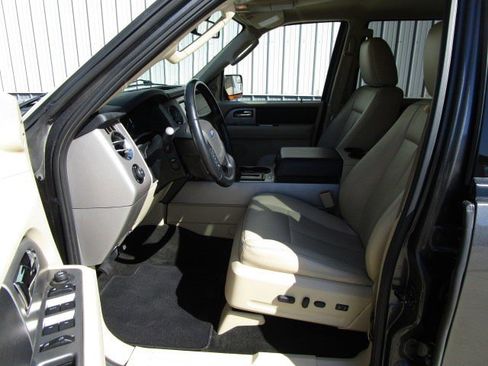 Used 2017 Ford Expedition EL XLT w/ Equipment Group 202A image 16