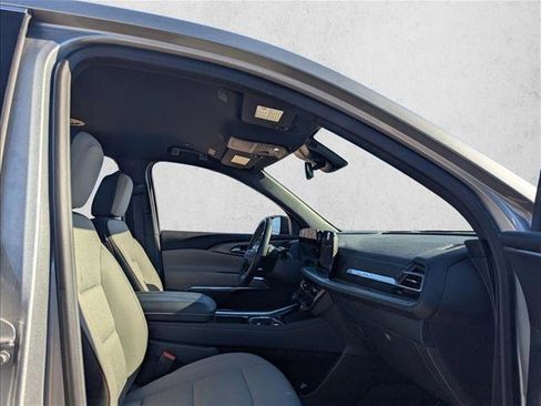 Certified 2025 Chevrolet Traverse LT w/ Driver Confidence Package image 15