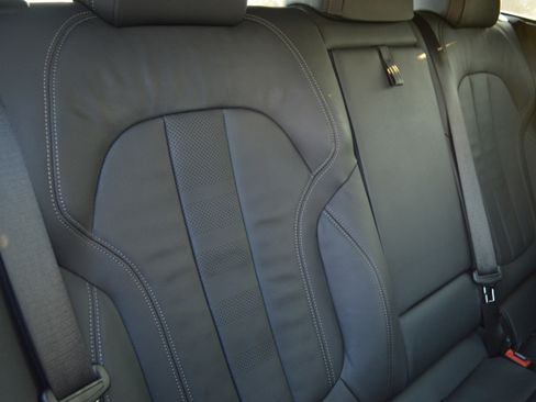 Used 2022 BMW X6 xDrive40i w/ M Sport Package image 32