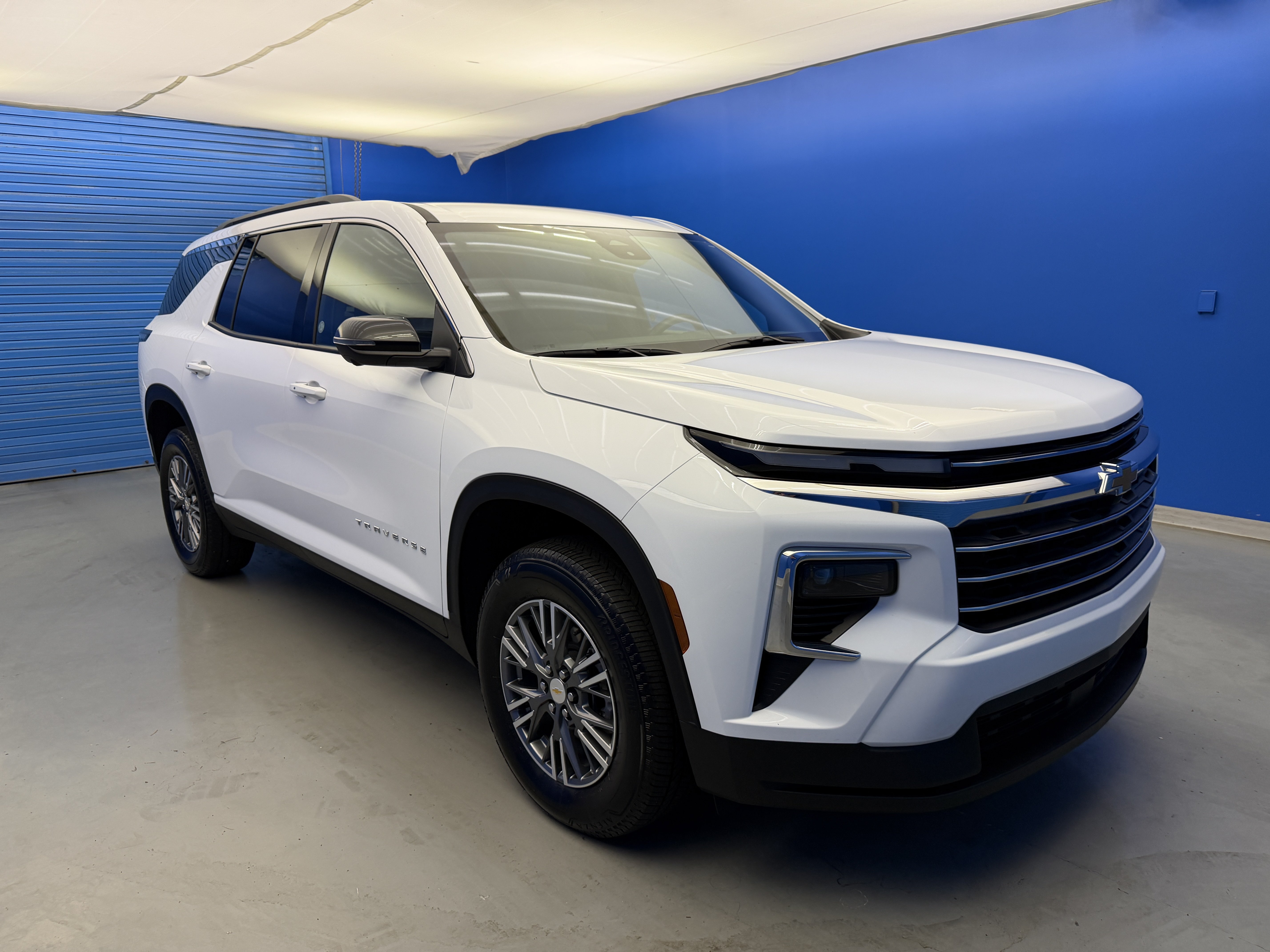 Used 2026 Chevrolet Traverse LT w/ Driver Confidence Package FWD image 2