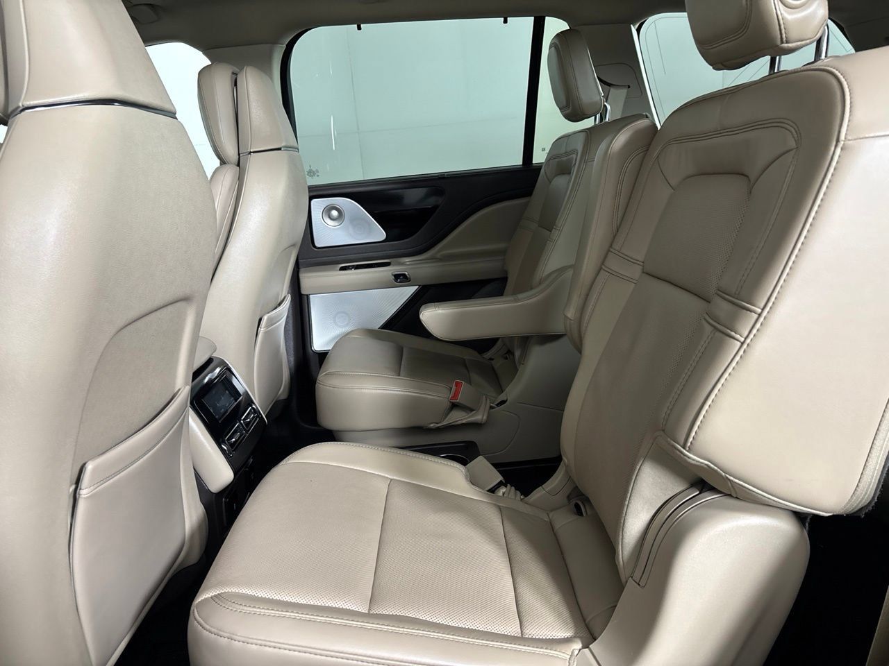 Used 2020 Lincoln Aviator Reserve w/ Equipment Group 201A AWD/4WD image 27