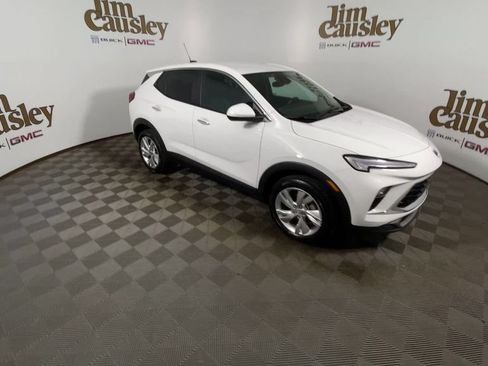 Used 2024 Buick Encore GX Preferred AWD/4WD image 2