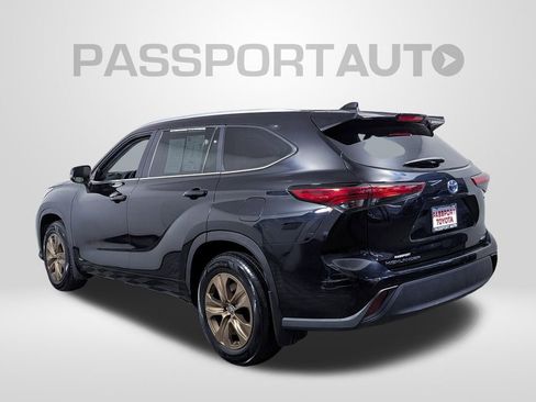 Used 2023 Toyota Highlander Bronze Edition image 3