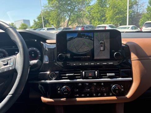 Used 2024 Nissan Pathfinder Platinum w/ Cargo Package image 27