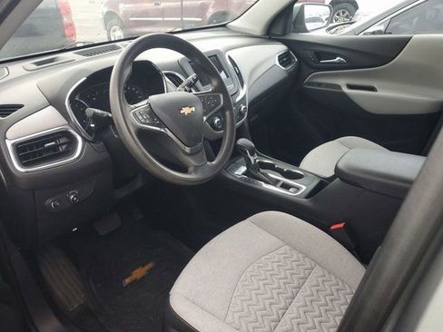 Used 2023 Chevrolet Equinox LT image 2