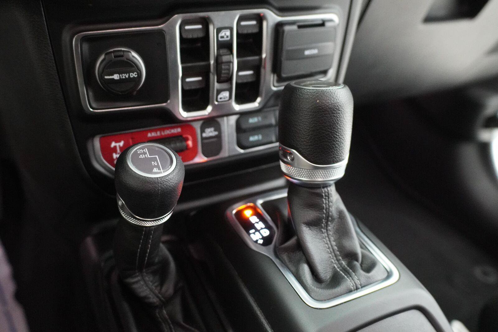 Used 2026 Jeep Gladiator Mojave AWD/4WD image 19