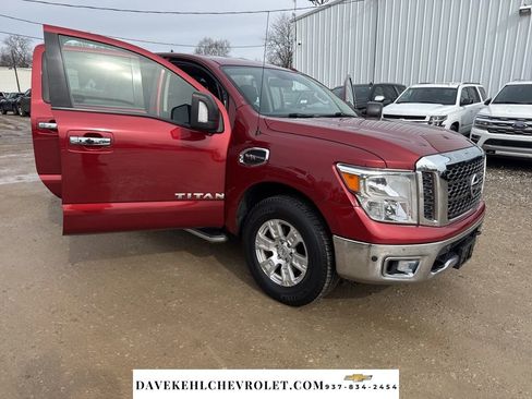 Used 2017 Nissan Titan SV image 33