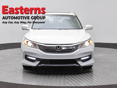 Used 2017 Honda Accord EX-L image 2