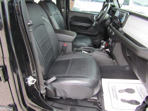 Used 2024 Jeep Gladiator Sport AWD/4WD image 20
