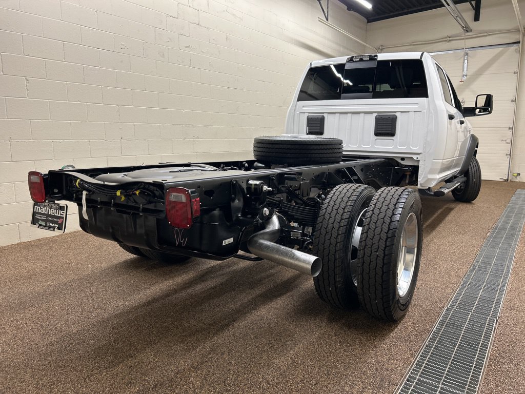 New 2026 RAM 5500 4x4 Crew Cab image 2