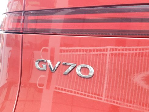 Used 2025 Genesis GV70 2.5T AWD/4WD image 6