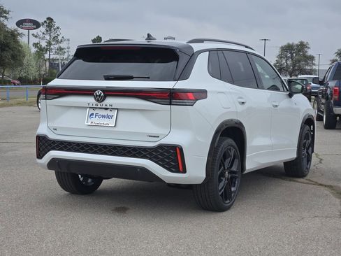 New 2026 Volkswagen Tiguan SE R-Line image 4