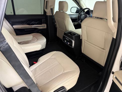 Used 2018 Ford Expedition Platinum RWD image 30