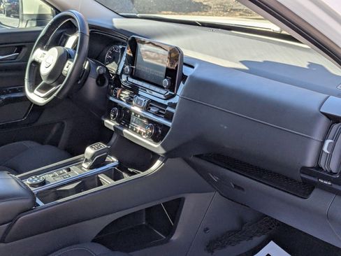 Certified 2022 Nissan Pathfinder SV w/ SV Black Package image 24