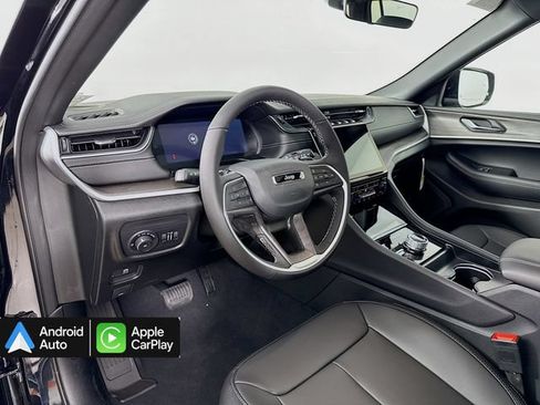 Used 2025 Jeep Grand Cherokee Limited w/ Black Appearance Package AWD/4WD image 9