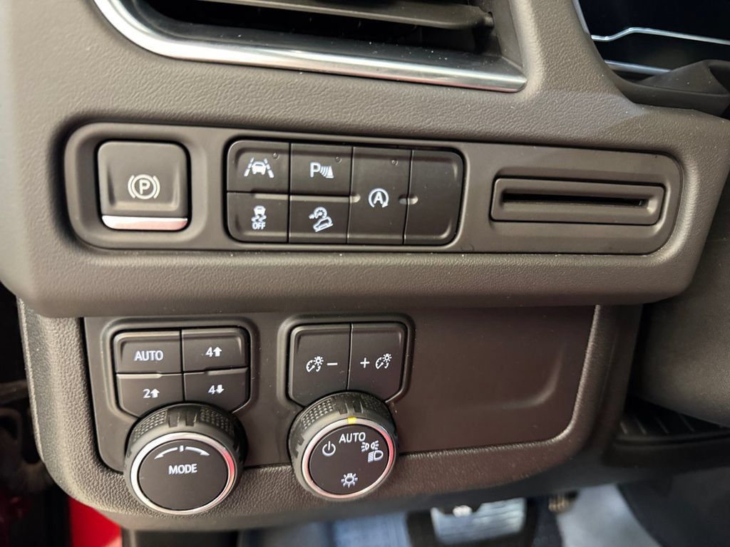 Used 2024 Chevrolet Tahoe Premier AWD/4WD image 24