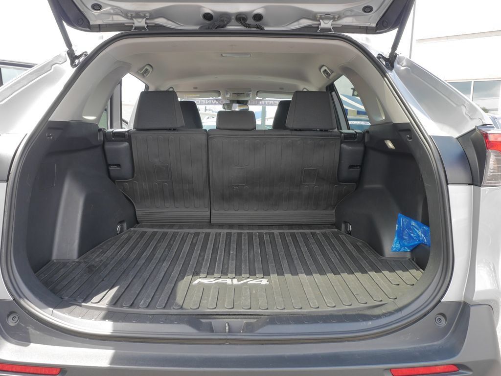 Used 2025 Toyota RAV4 LE AWD/4WD image 16