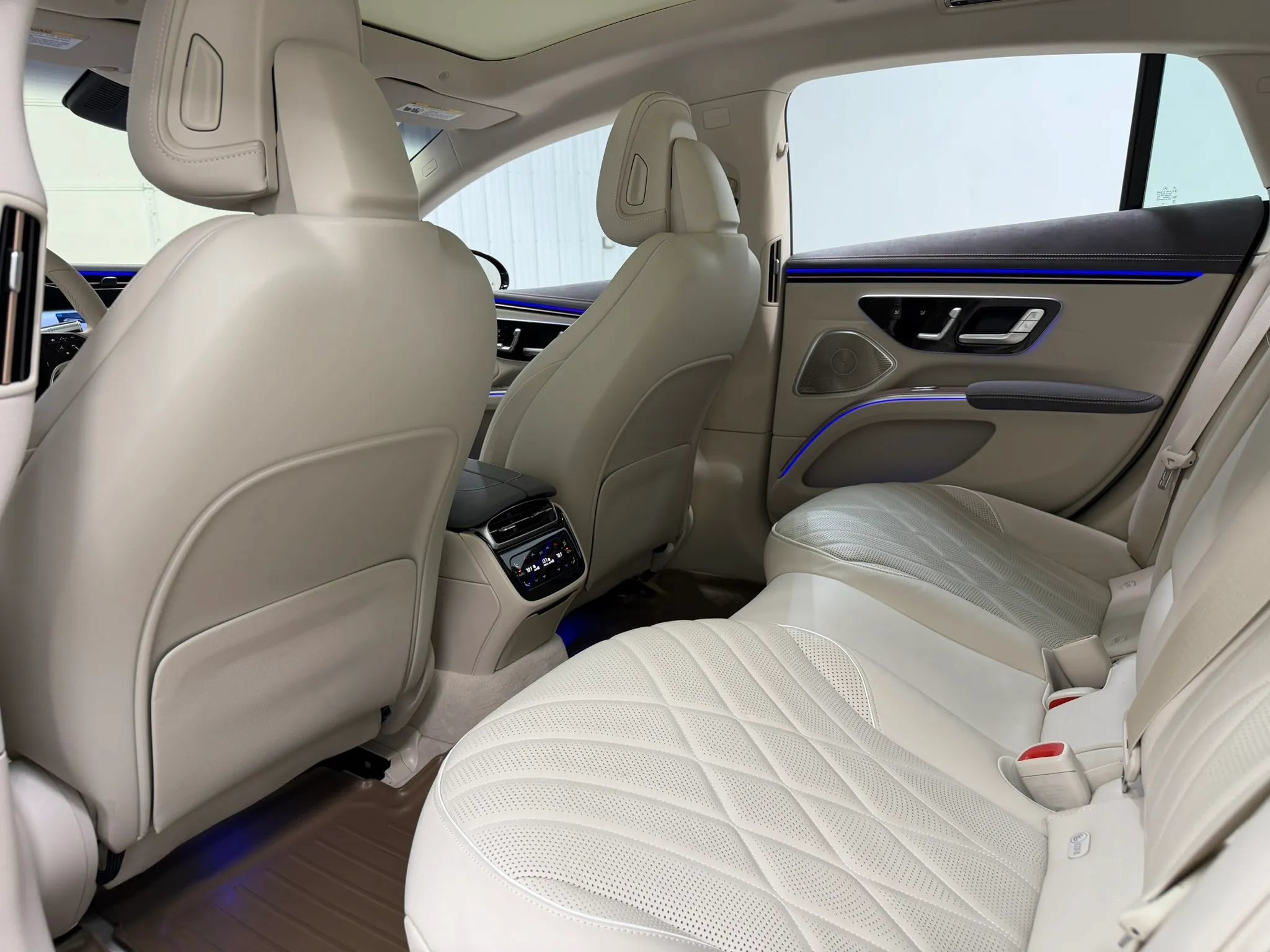 Used 2023 Mercedes-Benz EQS 580 4MATIC Sedan image 17