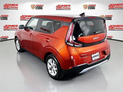 Used 2023 Kia Soul LX w/ LX Technology Package image 2